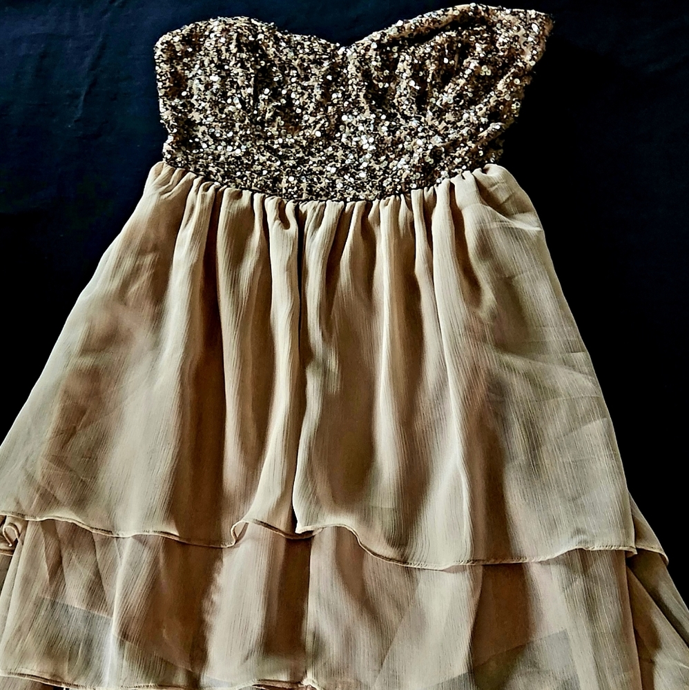 Dolls Point Sequin Holiday Dress Formal Ladies Size 6 Tan Back Cut-out